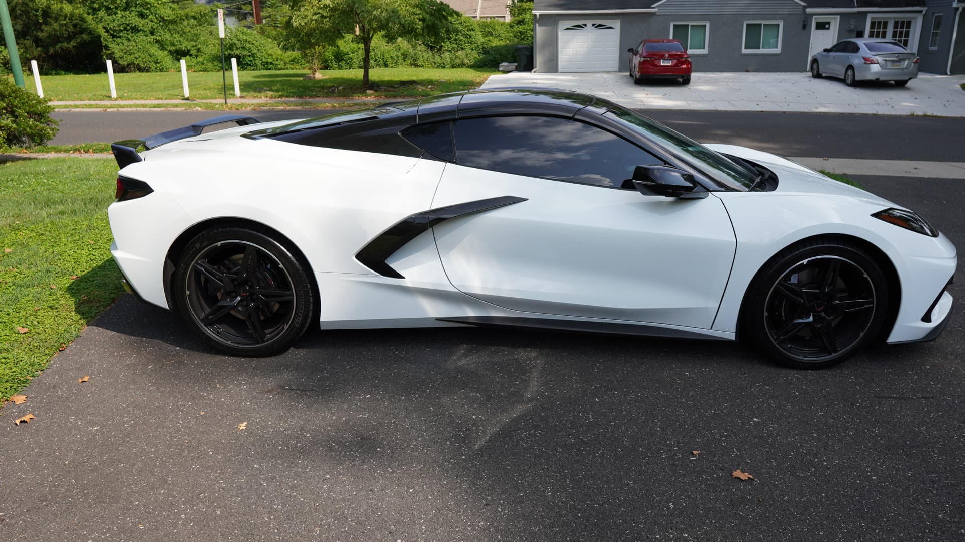 C8 Corvette Stingray side profile mid-engine